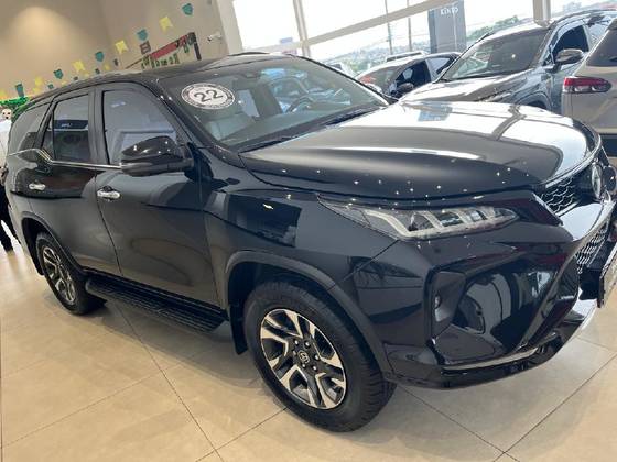 TOYOTA HILUX SW4 2.8 D-4D TURBO DIESEL DIAMOND 7L 4X4 AUTOMÁTICO TOYOTA HILUX SW4 2.8 D-4D TURBO DIESEL DIAMOND 7L 4X4 AUTOMÁTICO